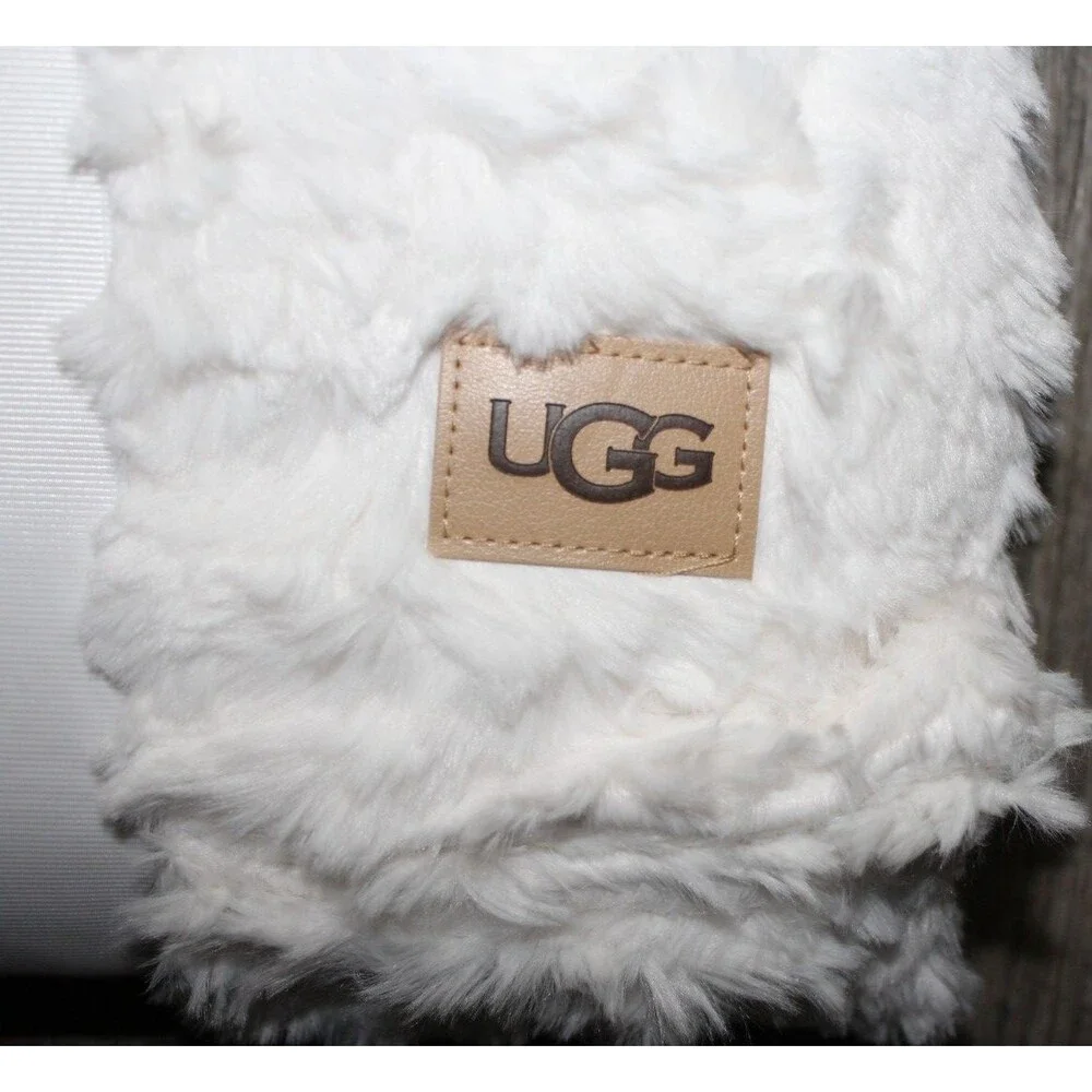 New with Tags UGG Home ADALEE Plush Throw Blanket‎ Natural White 50x 70